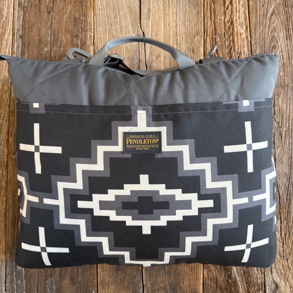 Pendleton Outdoor Blanket Packable Picnic Stadium Mat Geometric Tribal Pattern